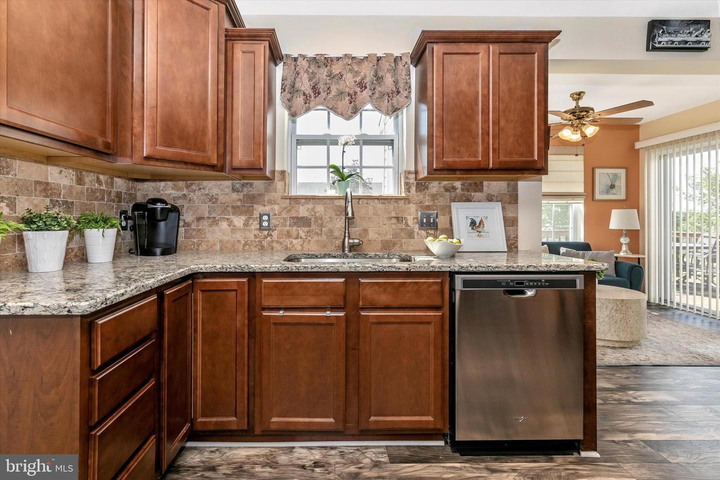 285 W Crest View LANE