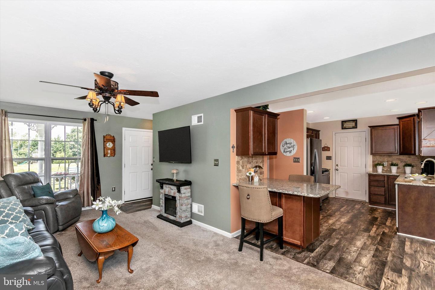 285 W Crest View LANE