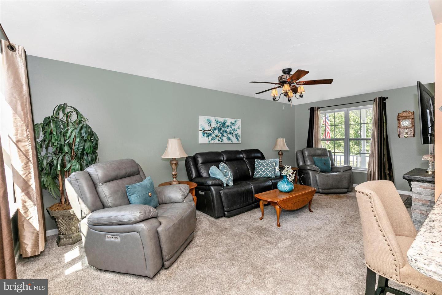 285 W Crest View LANE