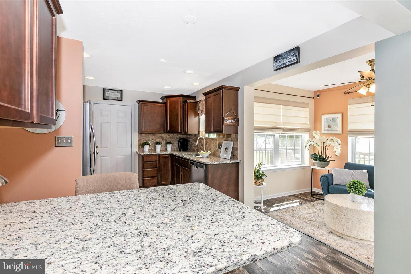 285 W Crest View LANE