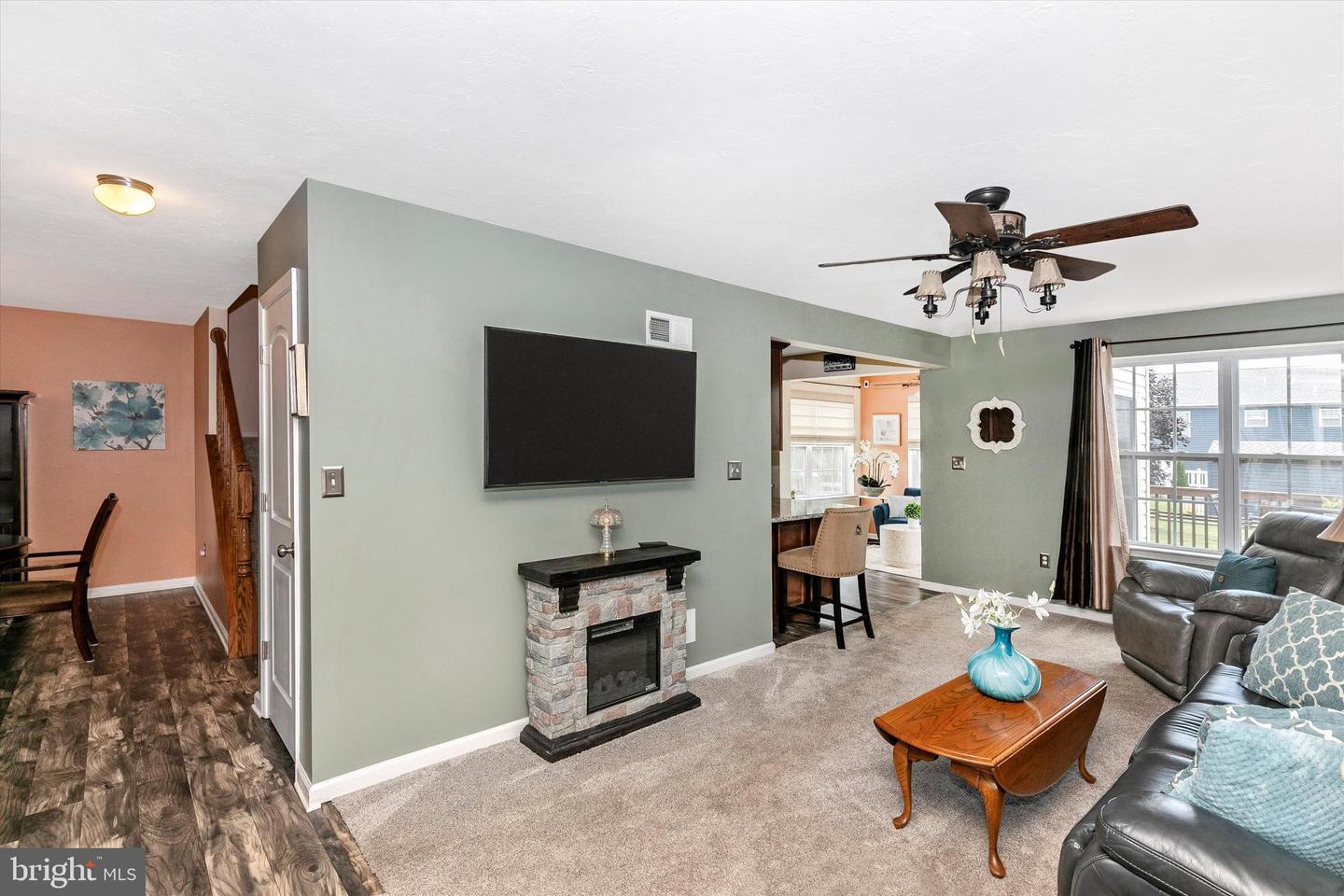 285 W Crest View LANE