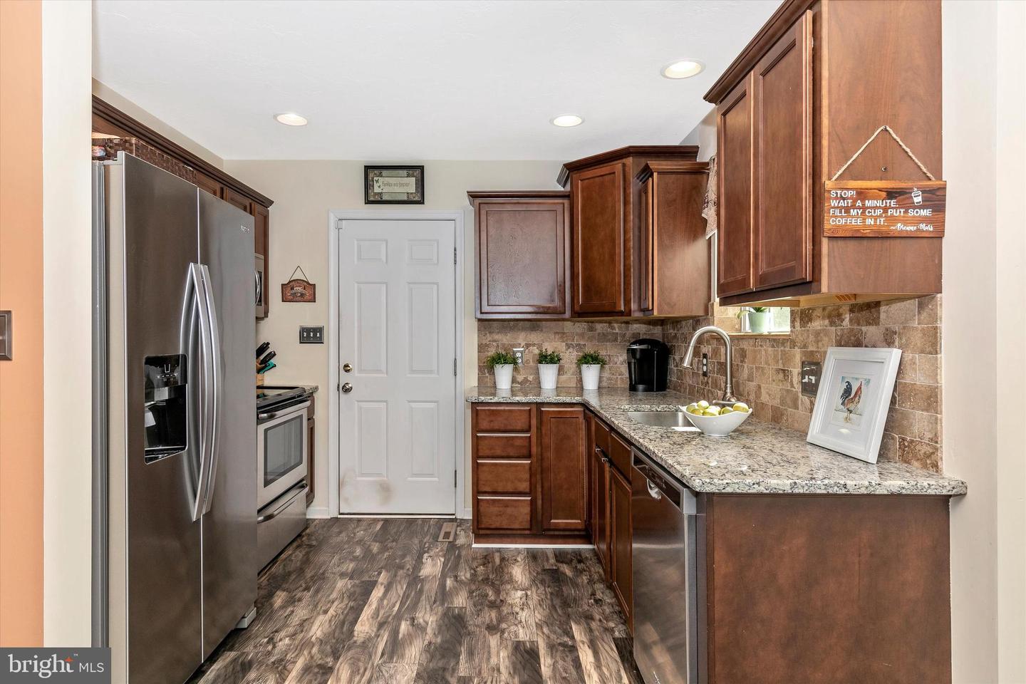 285 W Crest View LANE