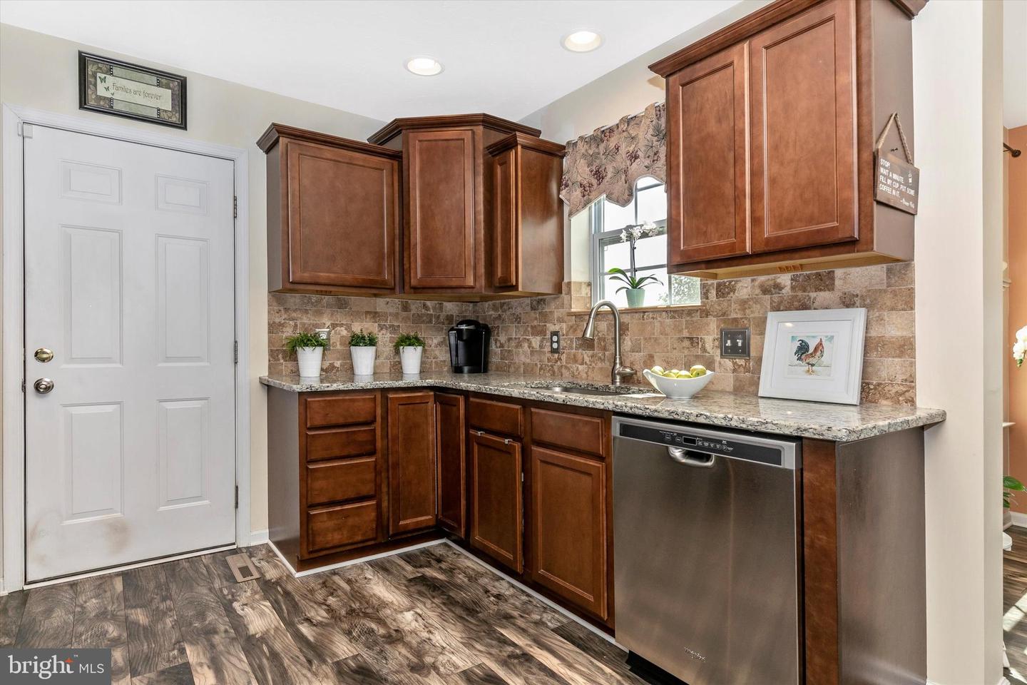 285 W Crest View LANE