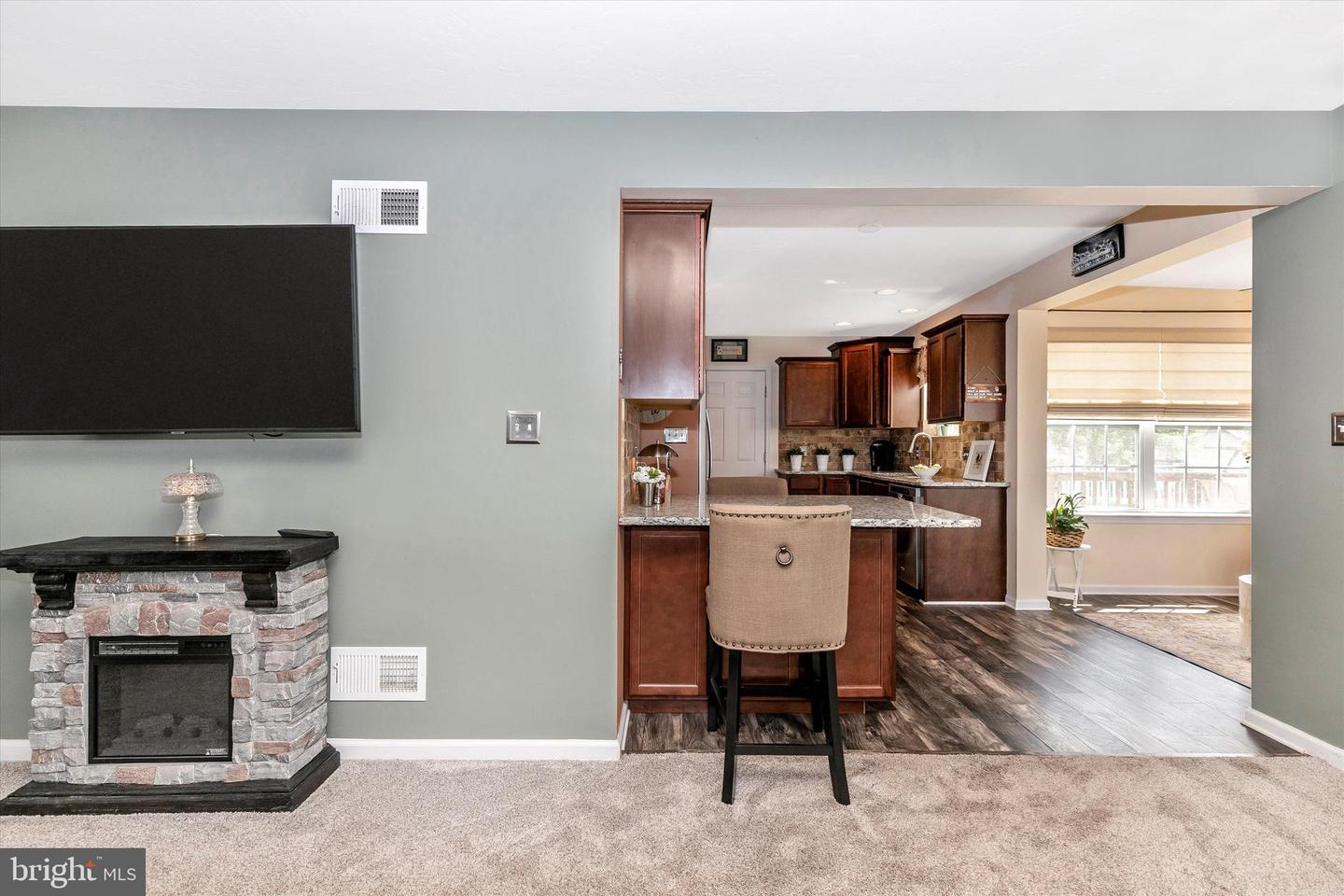 285 W Crest View LANE