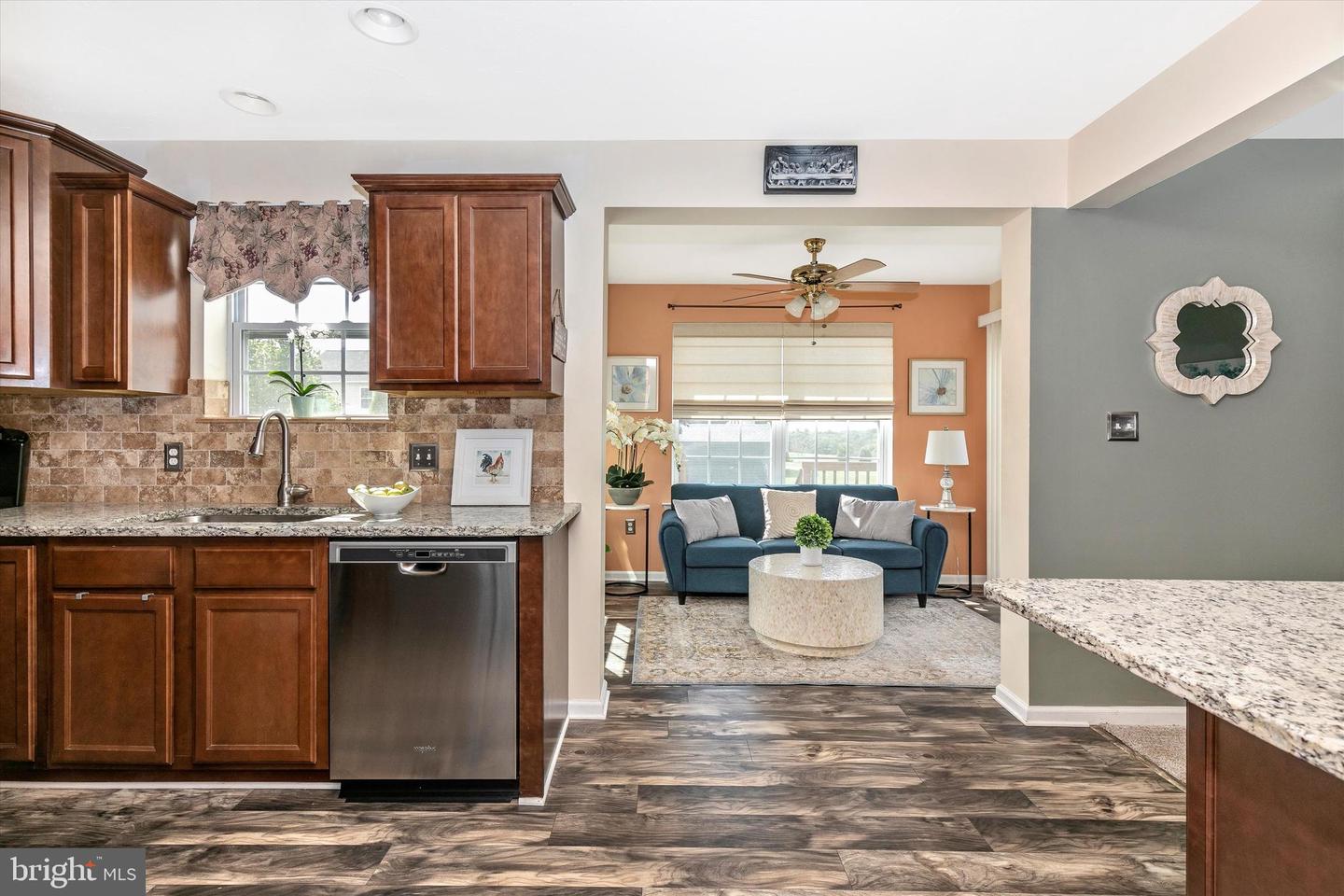 285 W Crest View LANE