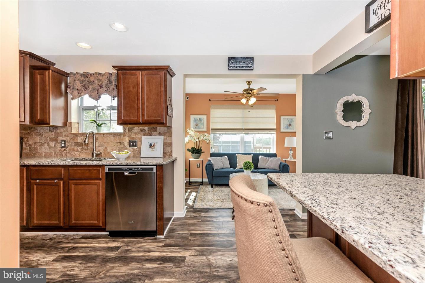 285 W Crest View LANE