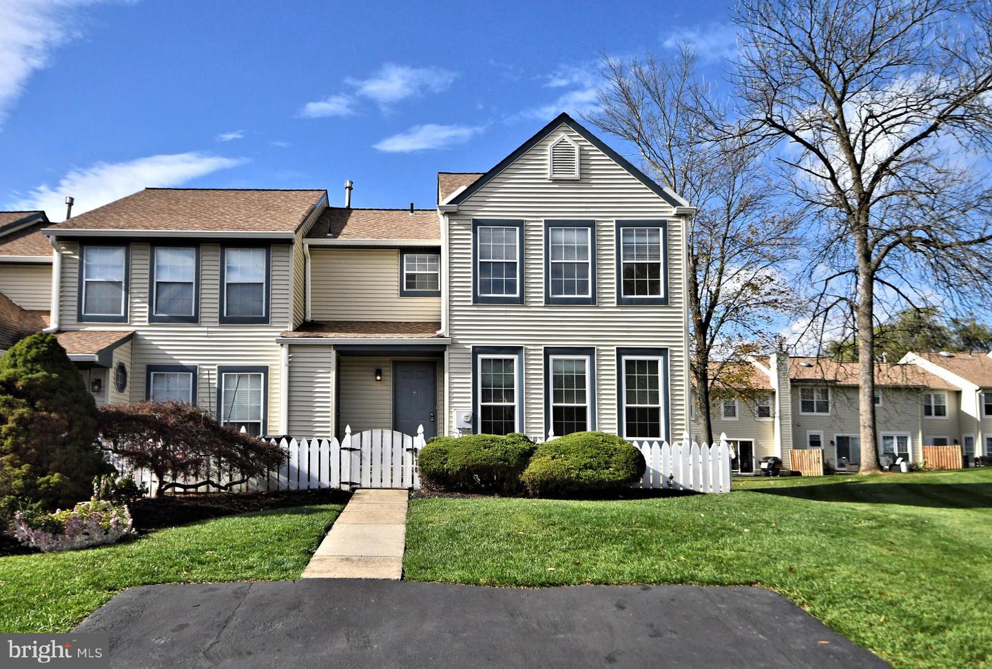 670 Gray CIRCLE