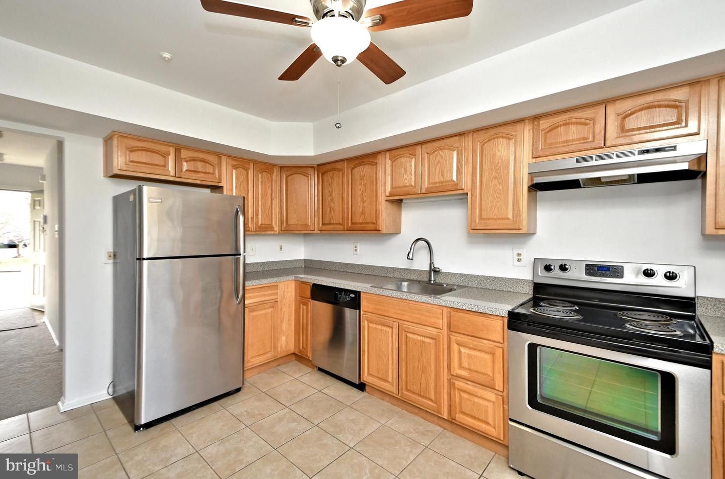 670 Gray CIRCLE