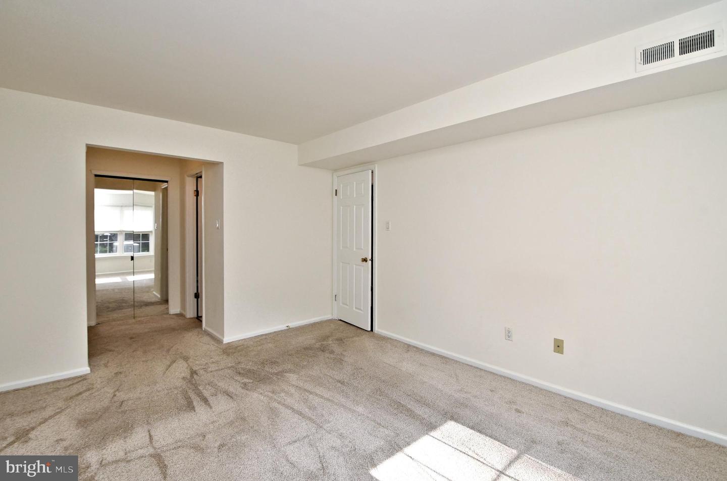 208 Wyncoop COURT