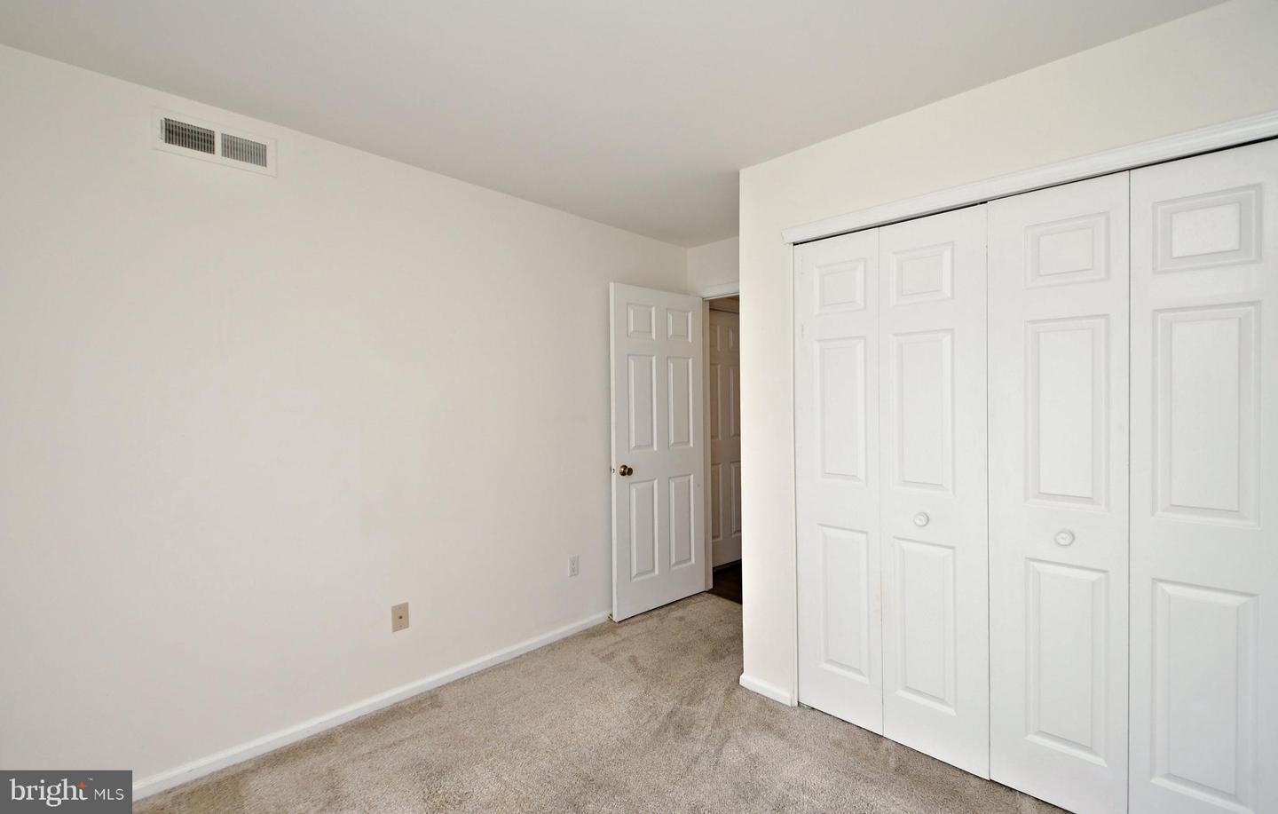 208 Wyncoop COURT