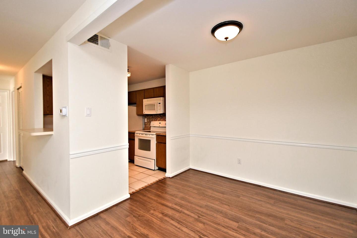 208 Wyncoop COURT
