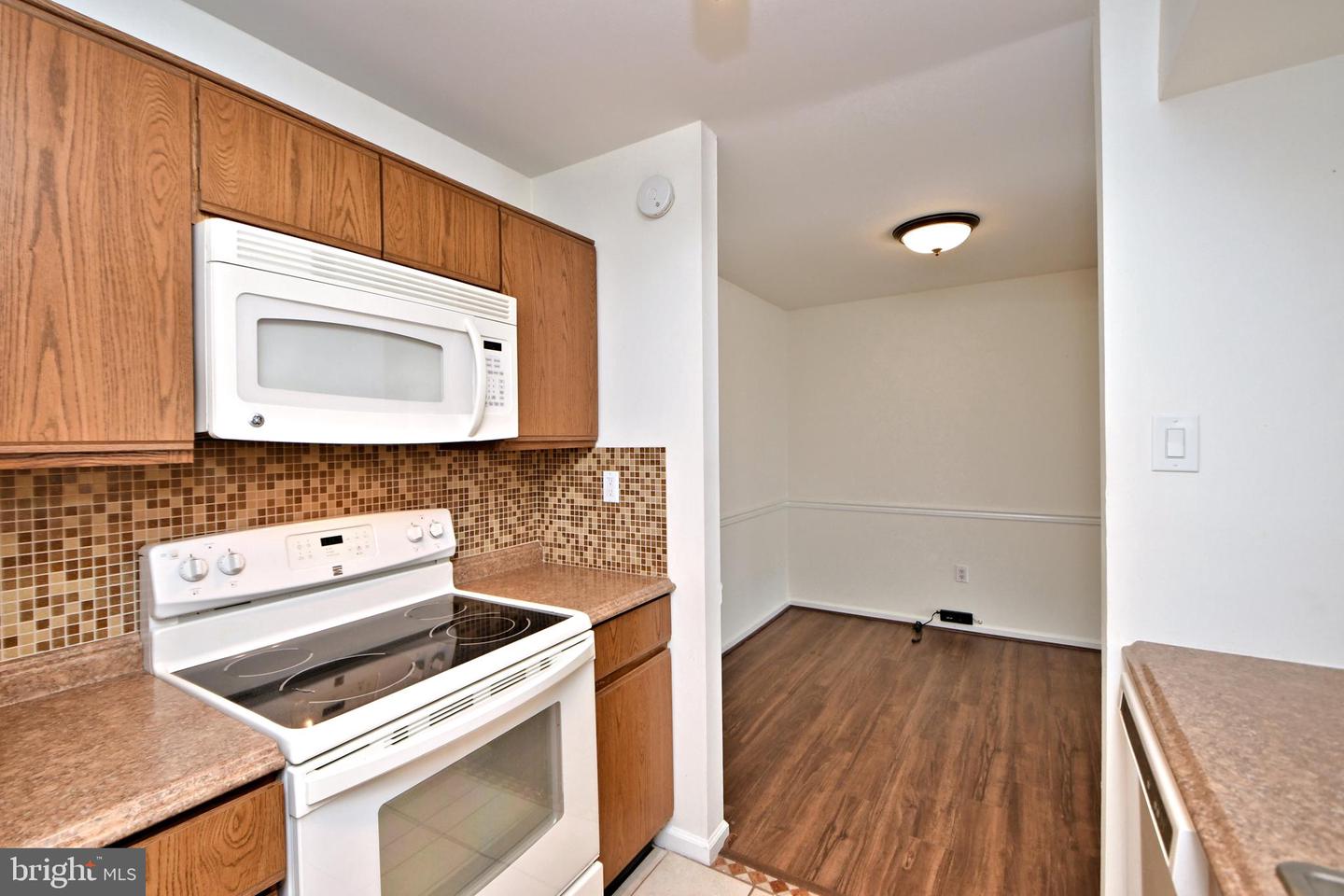 208 Wyncoop COURT