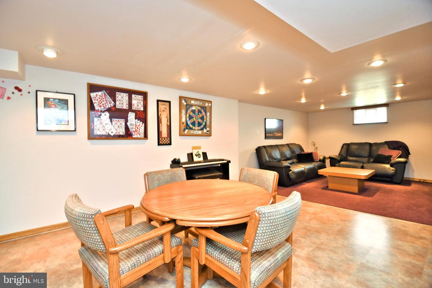 931 Edgewood LANE