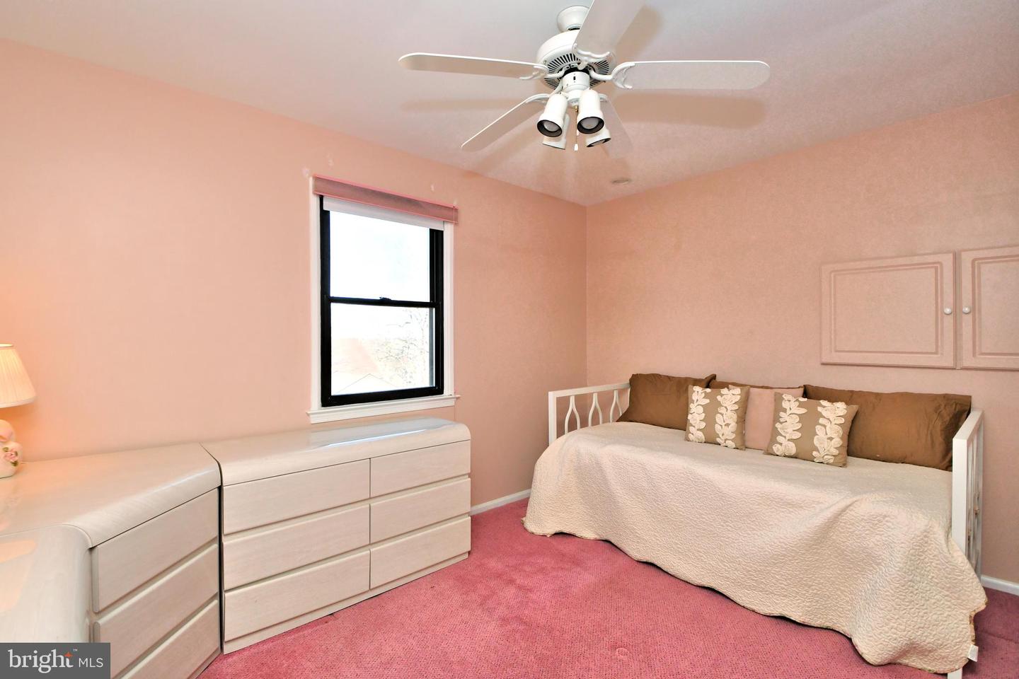 931 Edgewood LANE