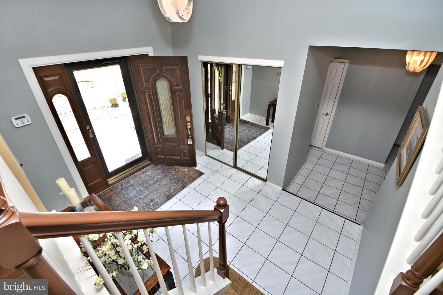 931 Edgewood LANE