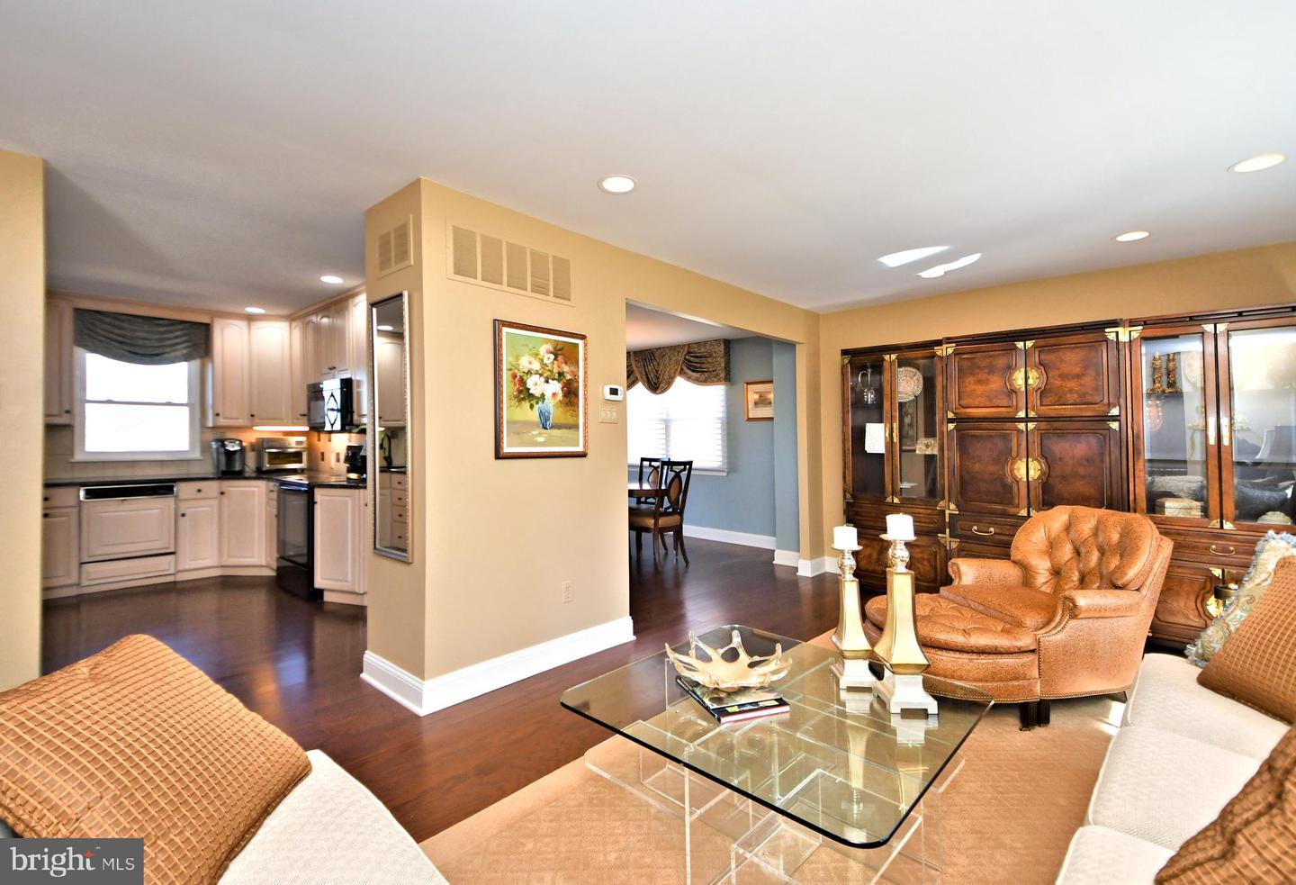 931 Edgewood LANE
