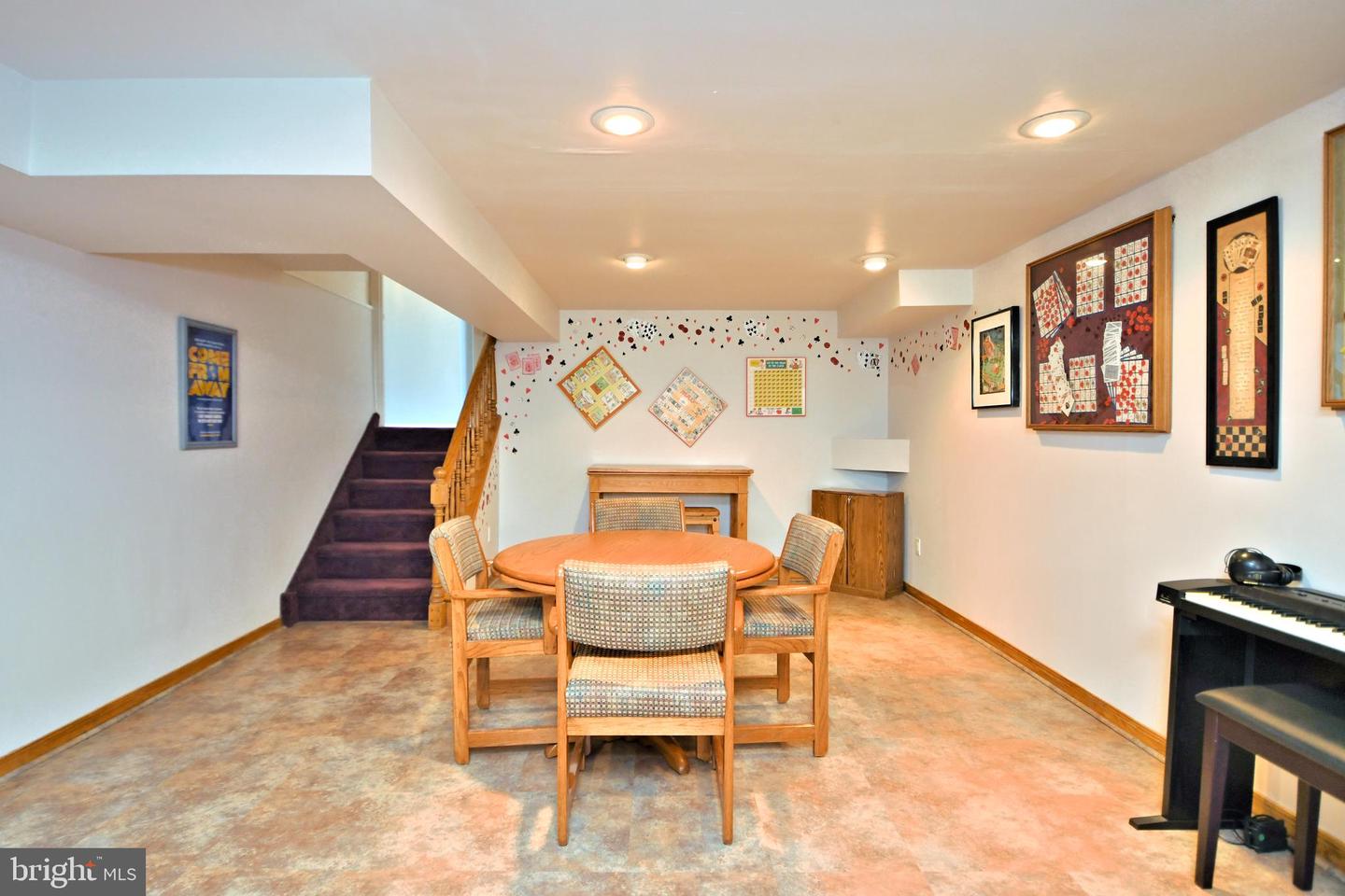 931 Edgewood LANE