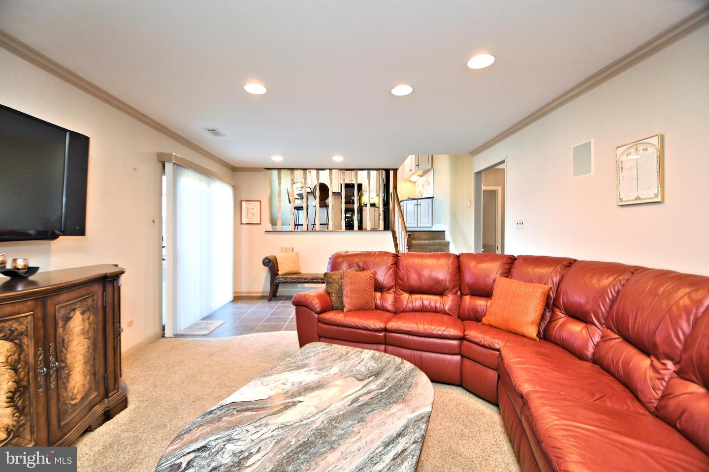 931 Edgewood LANE