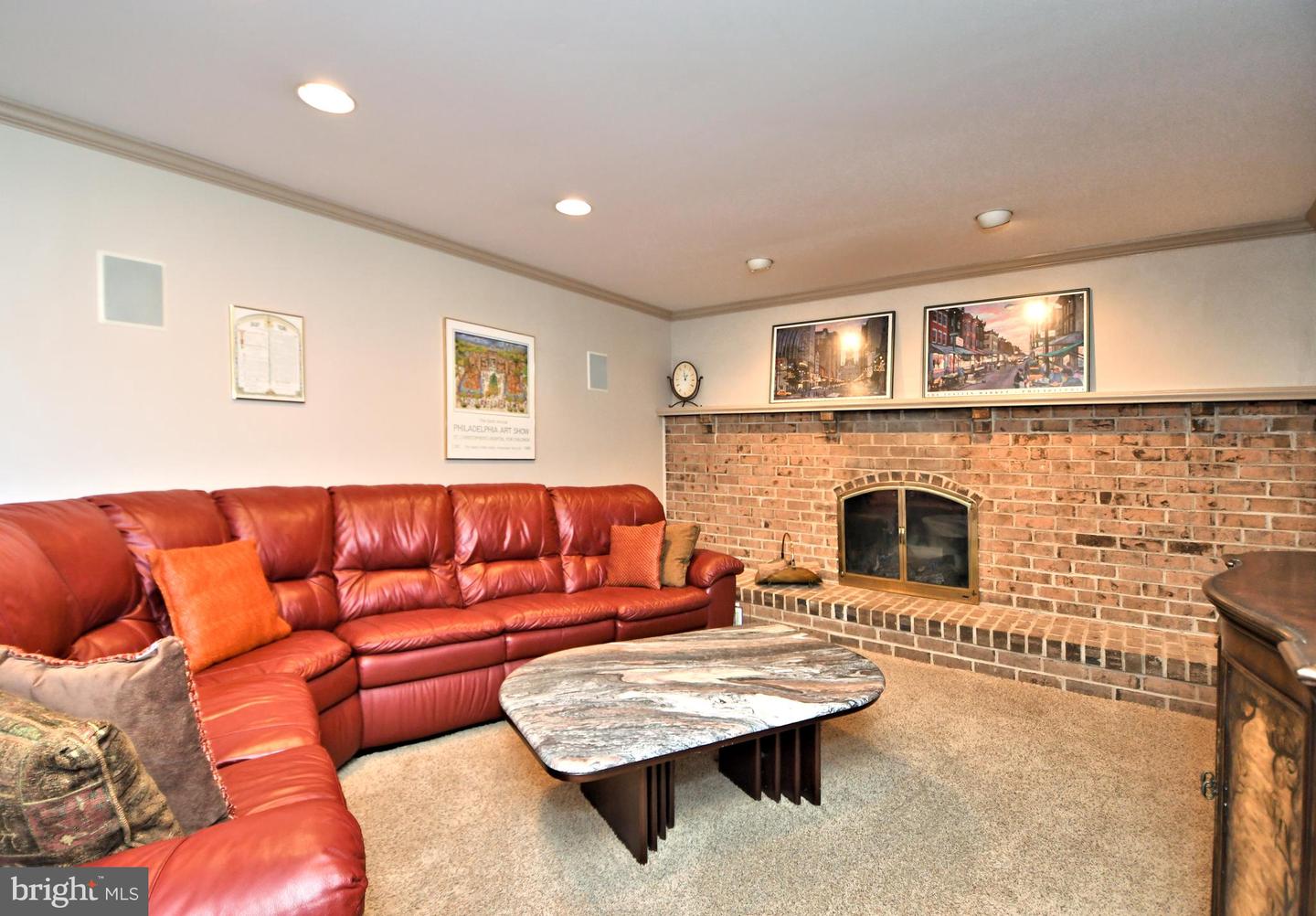 931 Edgewood LANE