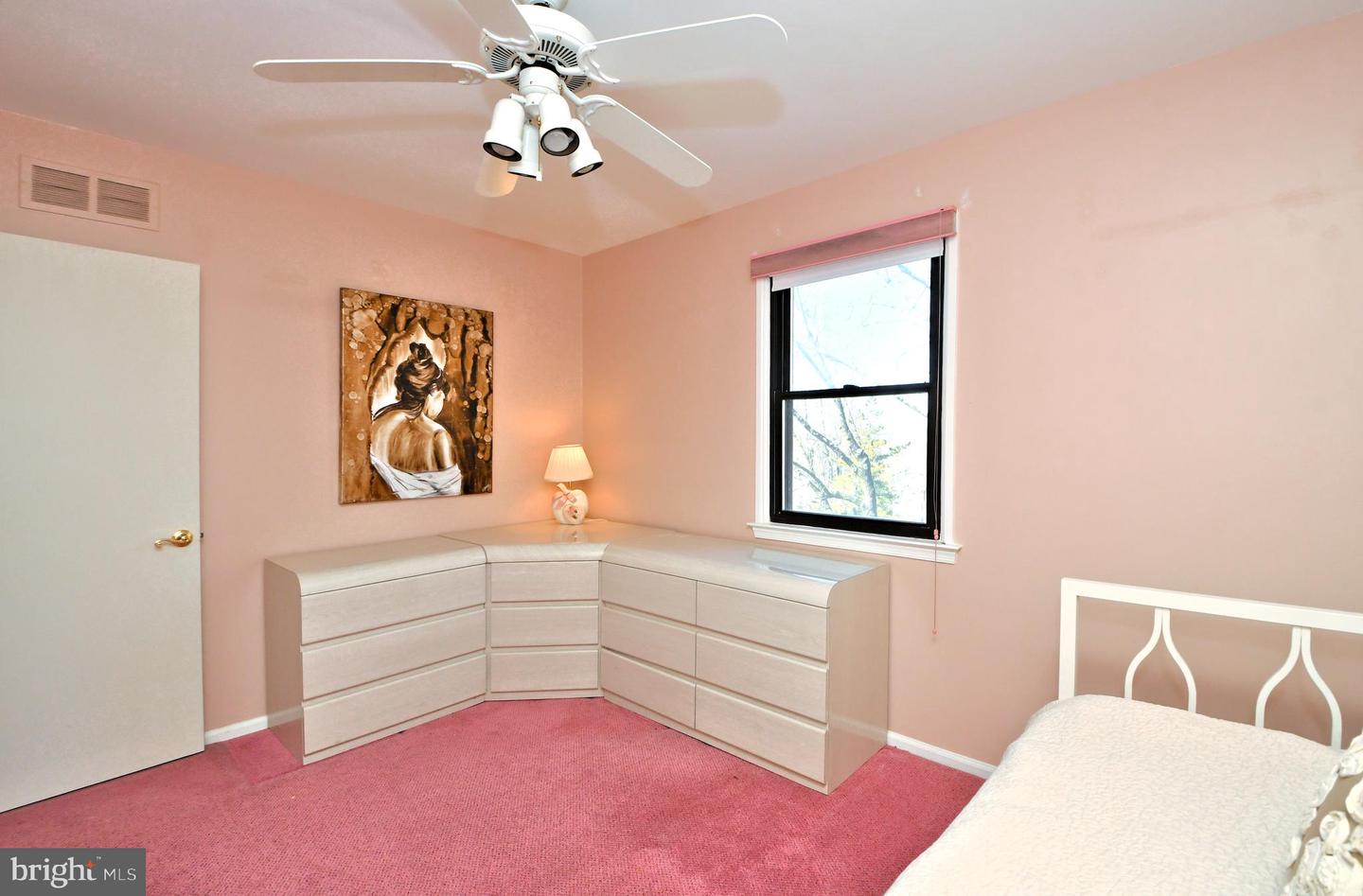 931 Edgewood LANE