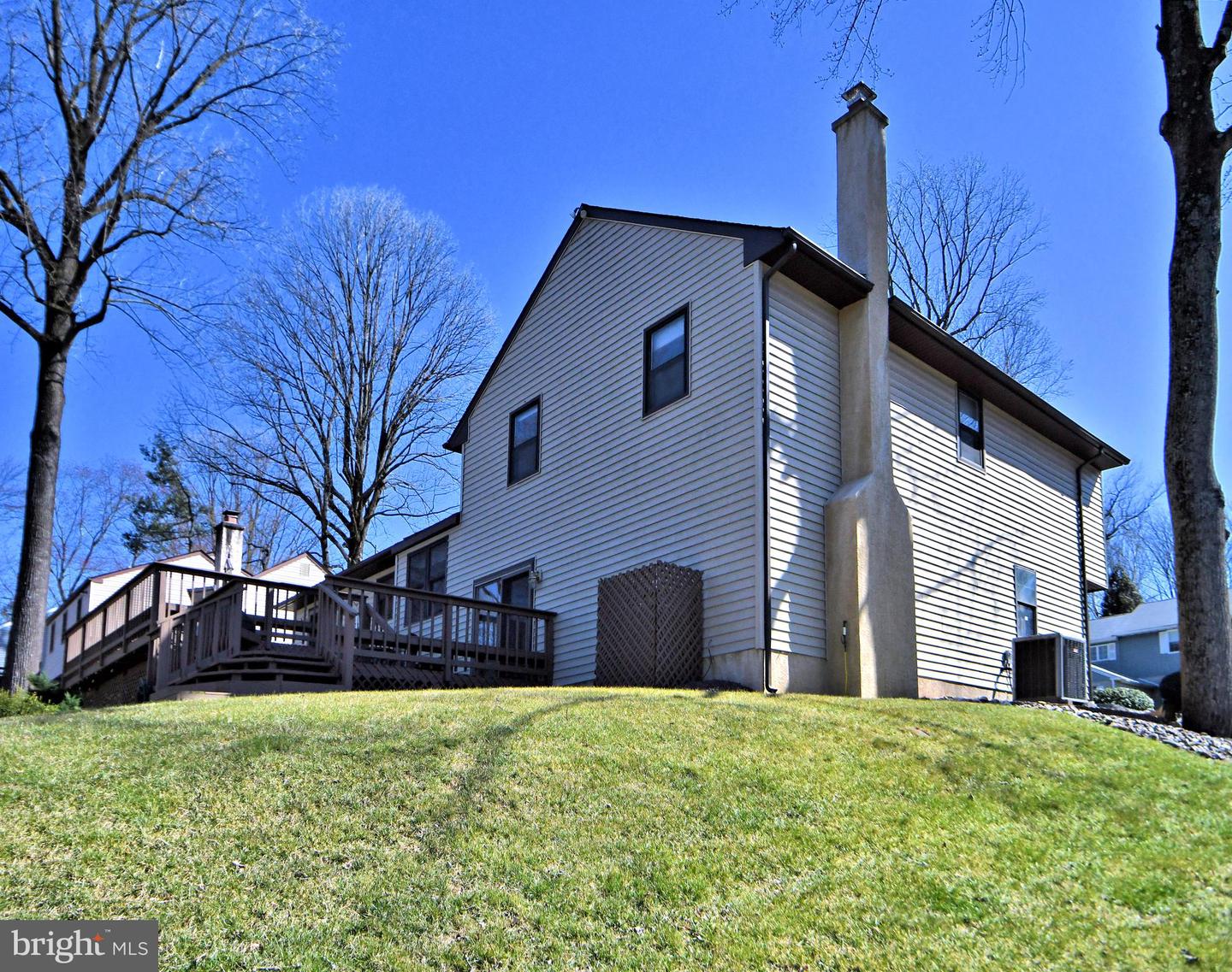 931 Edgewood LANE