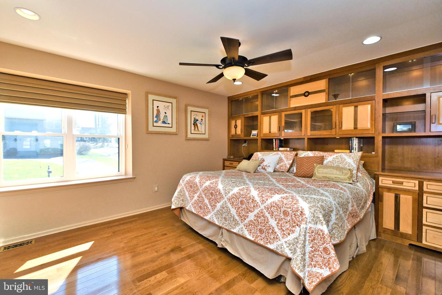 931 Edgewood LANE