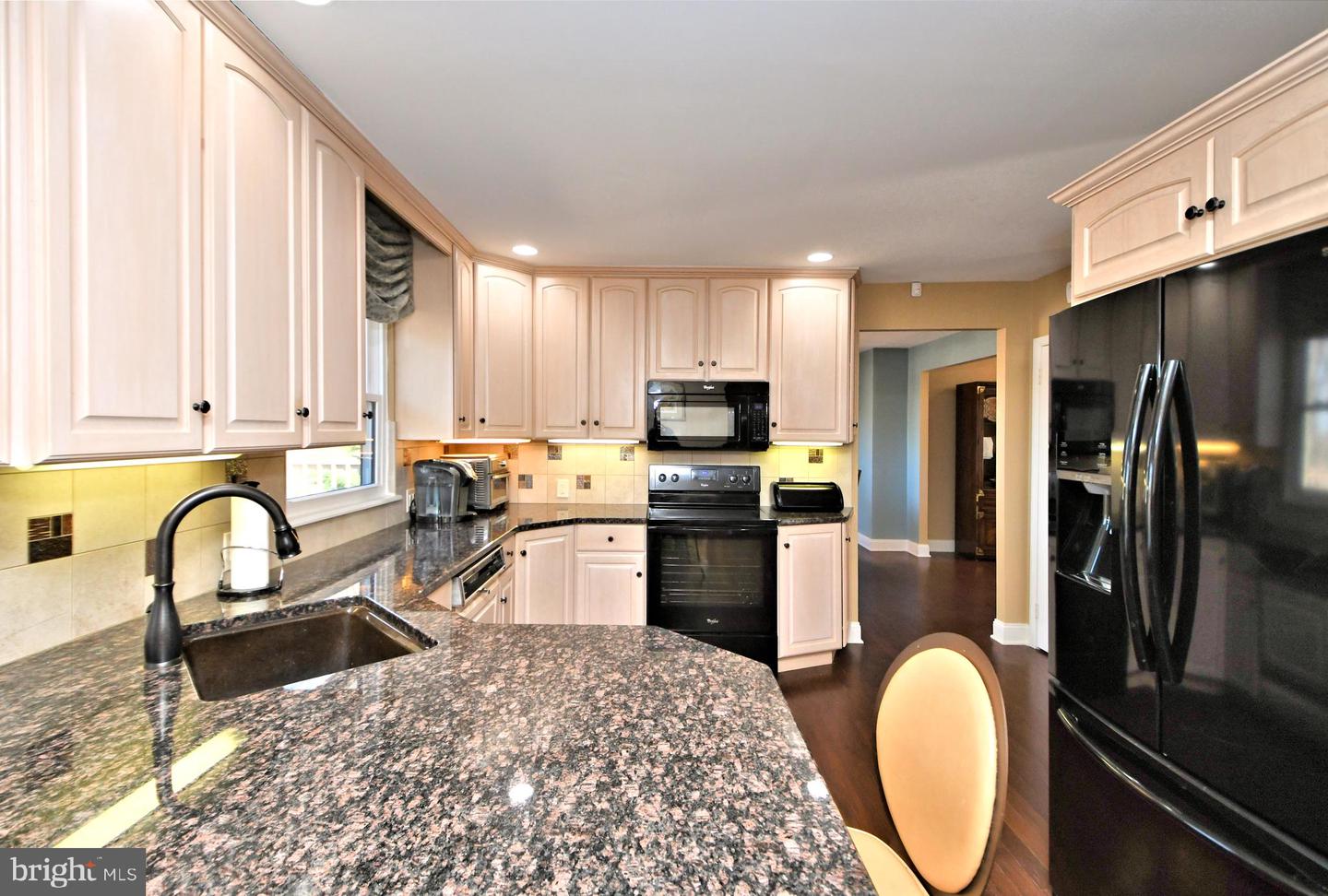 931 Edgewood LANE