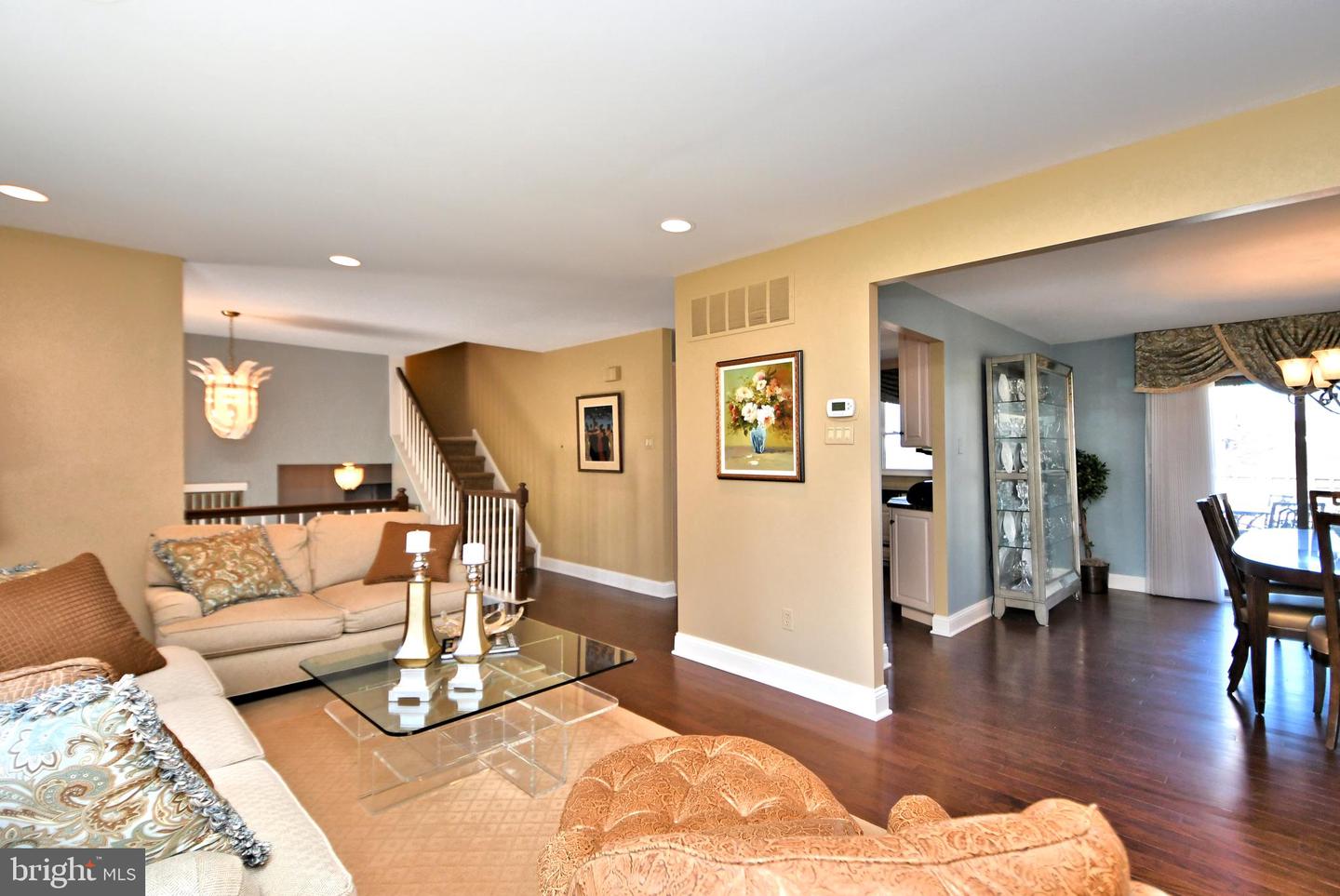 931 Edgewood LANE