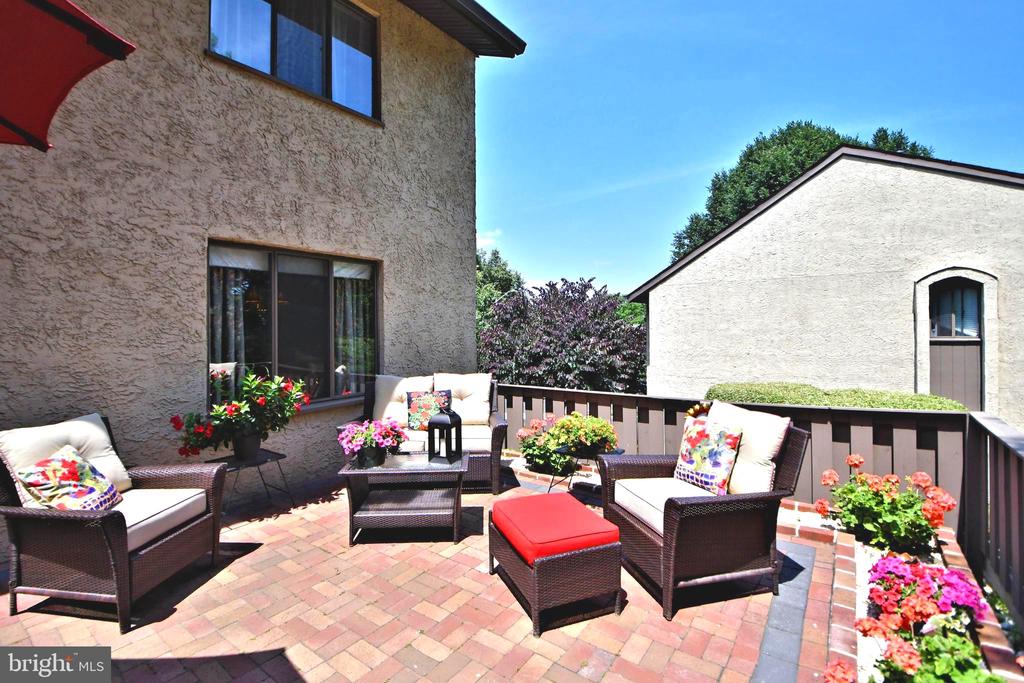 144 Golf Club Dr