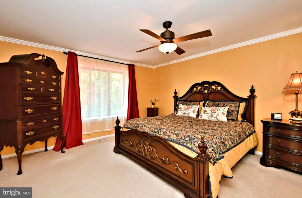 144 Golf Club Dr