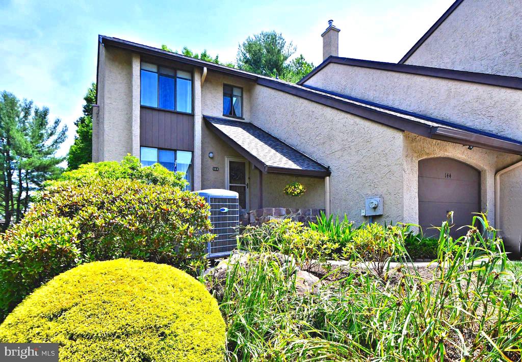 144 Golf Club Dr