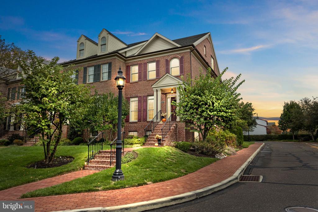 7 DUNHAM LANE