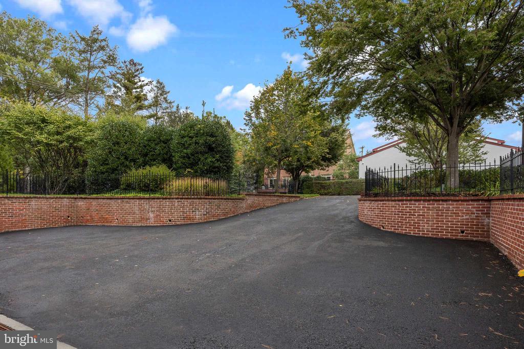 7 DUNHAM LANE