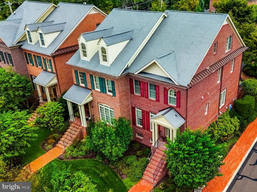 7 DUNHAM LANE