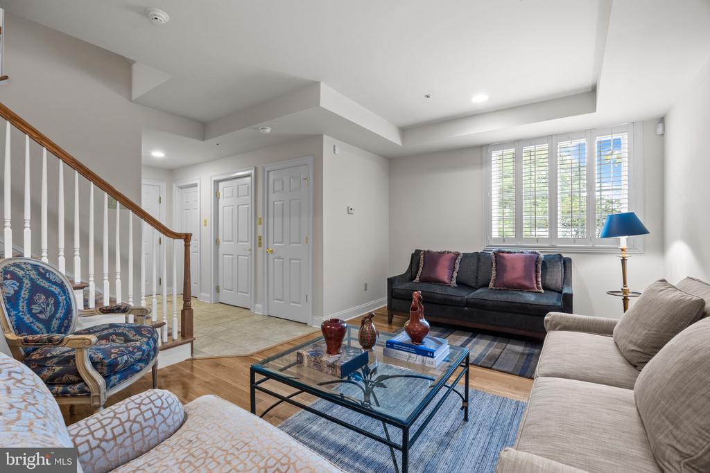 7 DUNHAM LANE