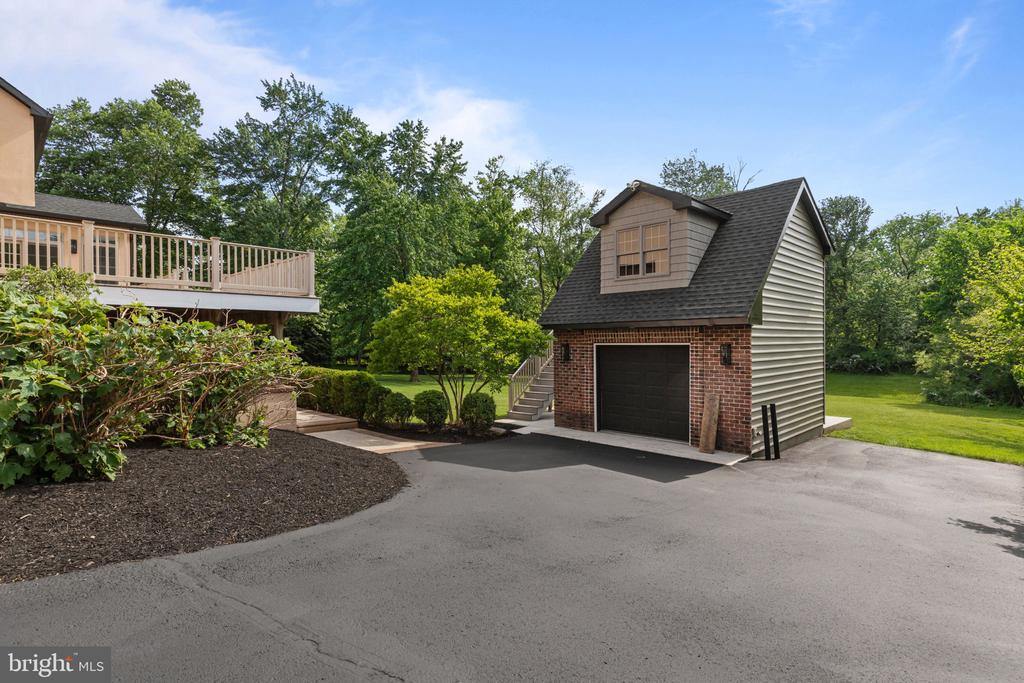 102 PICKWICK DRIVE