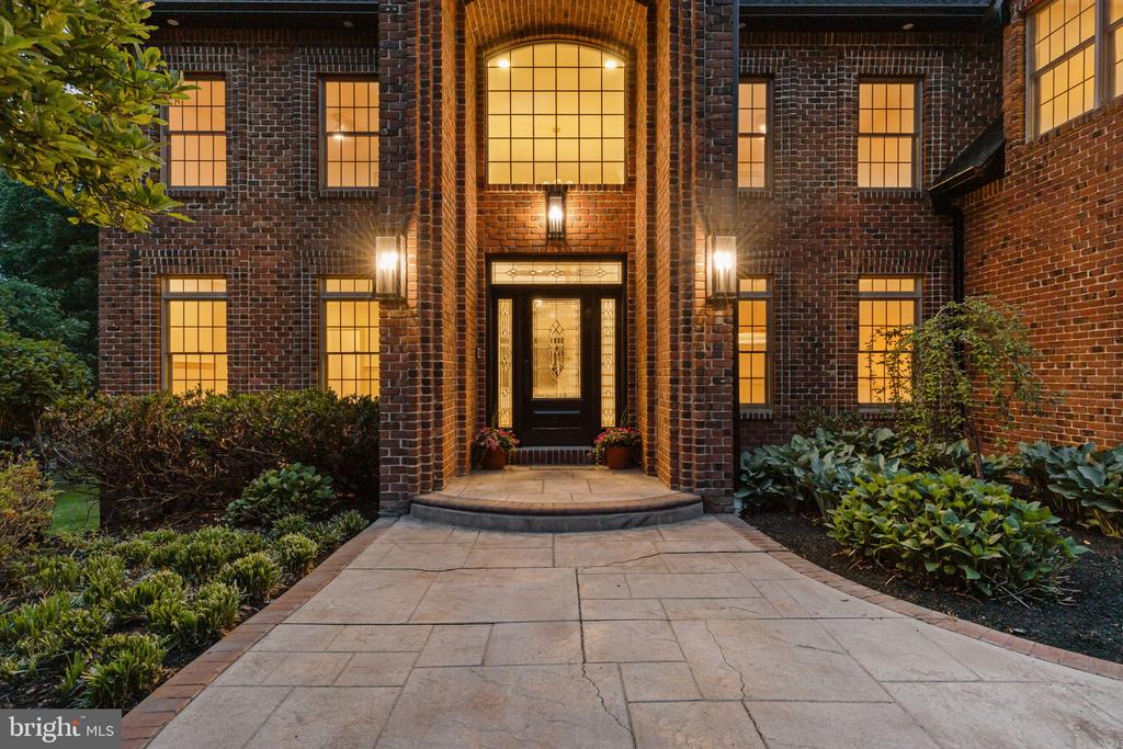 102 PICKWICK DRIVE