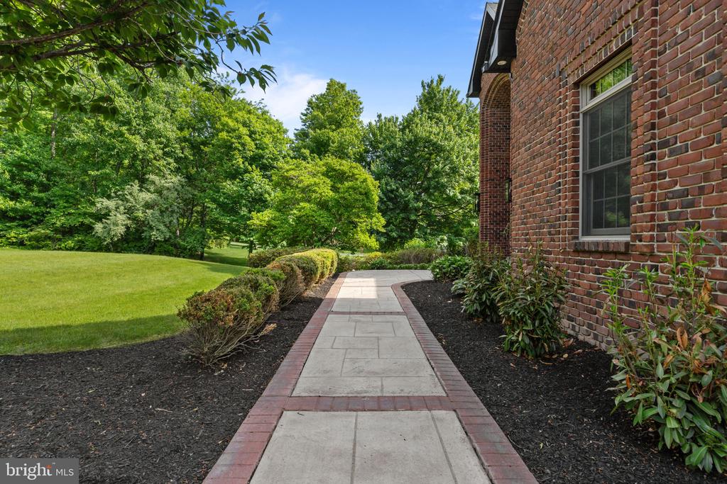 102 PICKWICK DRIVE