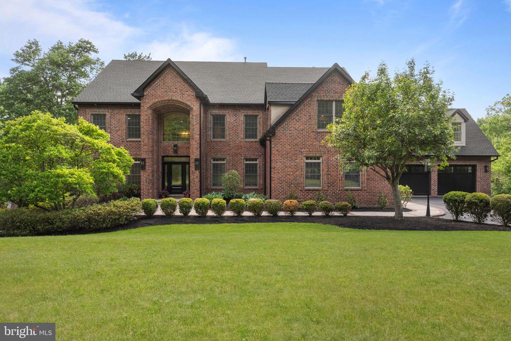 102 PICKWICK DRIVE