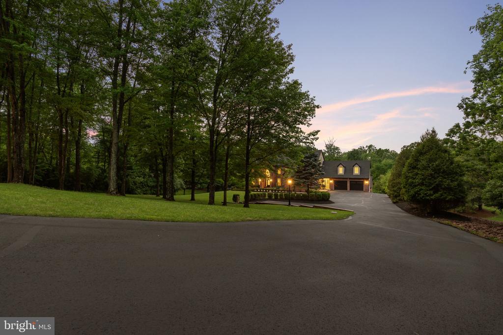 102 PICKWICK DRIVE
