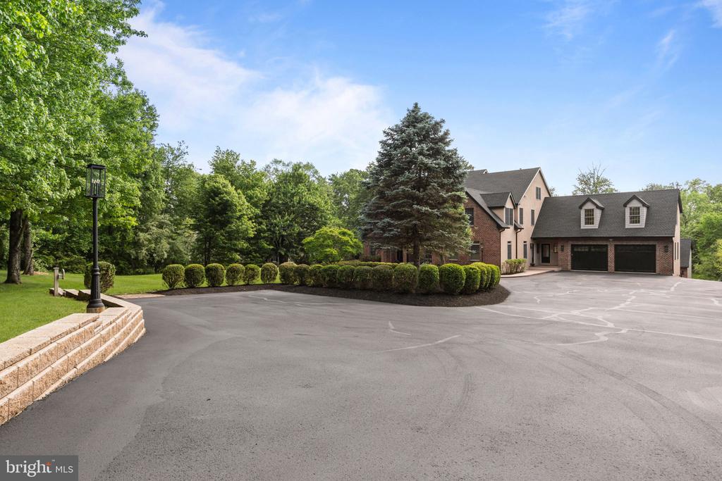 102 PICKWICK DRIVE