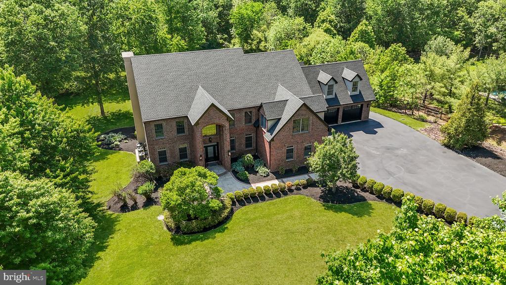 102 PICKWICK DRIVE