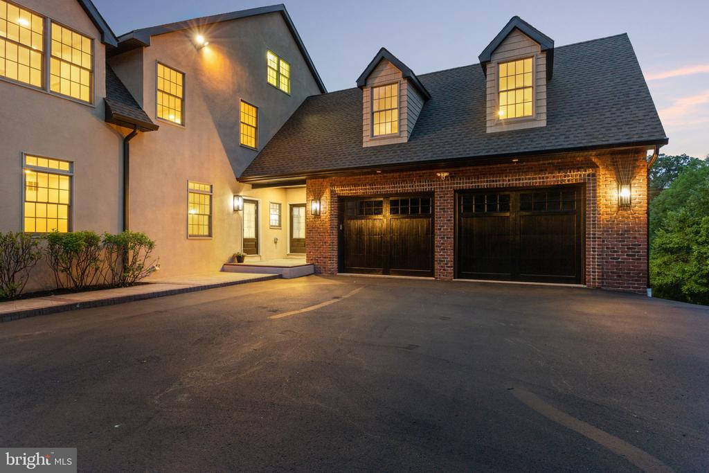 102 PICKWICK DRIVE