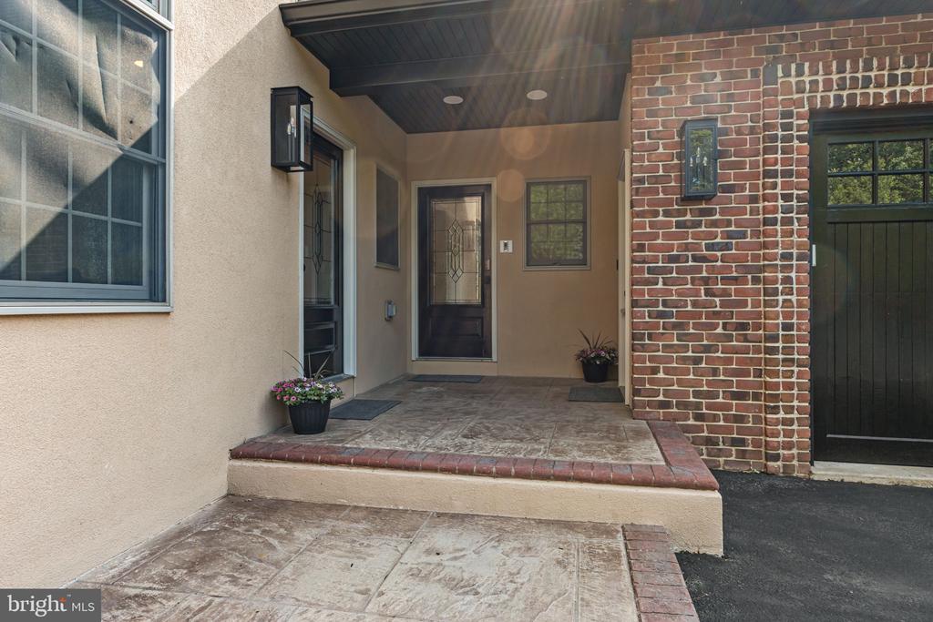 102 PICKWICK DRIVE