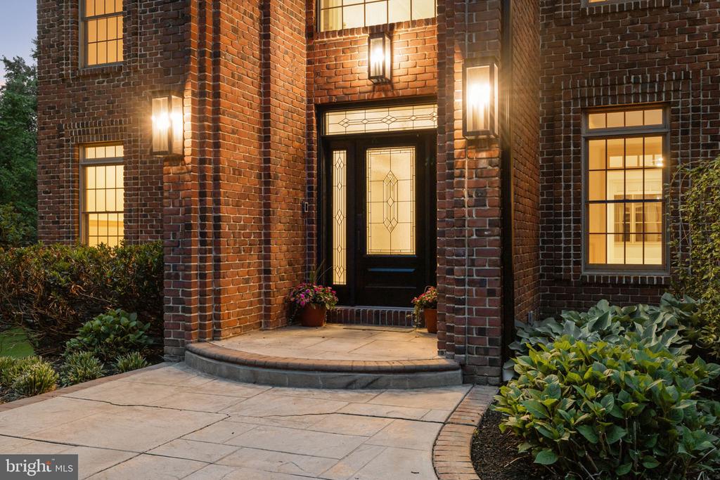 102 PICKWICK DRIVE