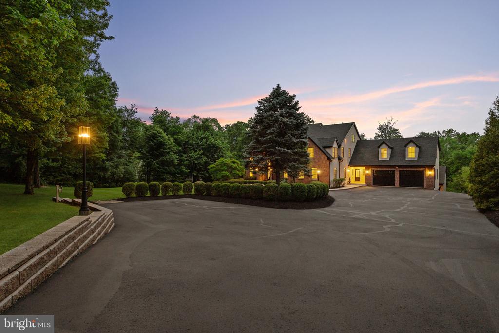 102 PICKWICK DRIVE