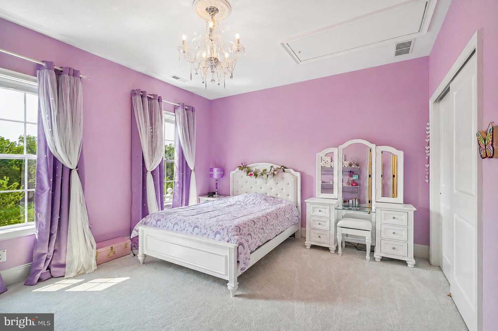 7 GOLDNEY DRIVE