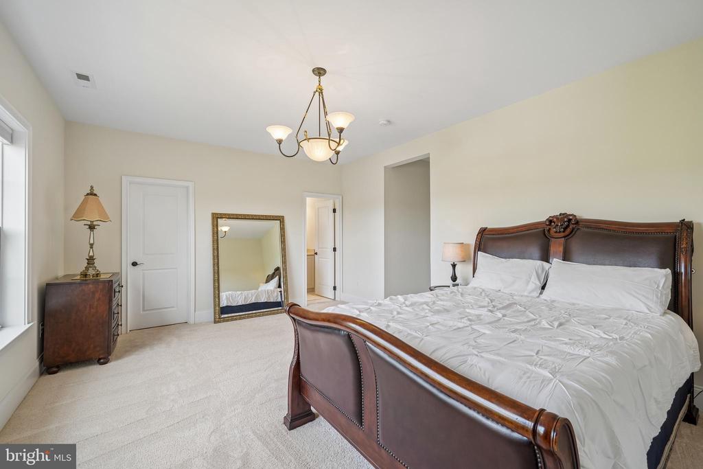 7 GOLDNEY DRIVE