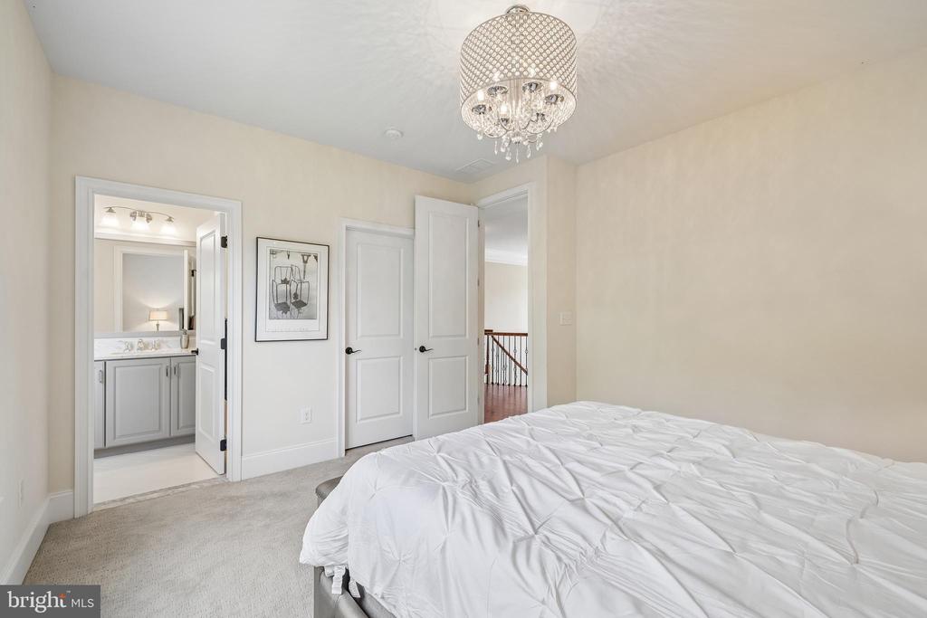 7 GOLDNEY DRIVE