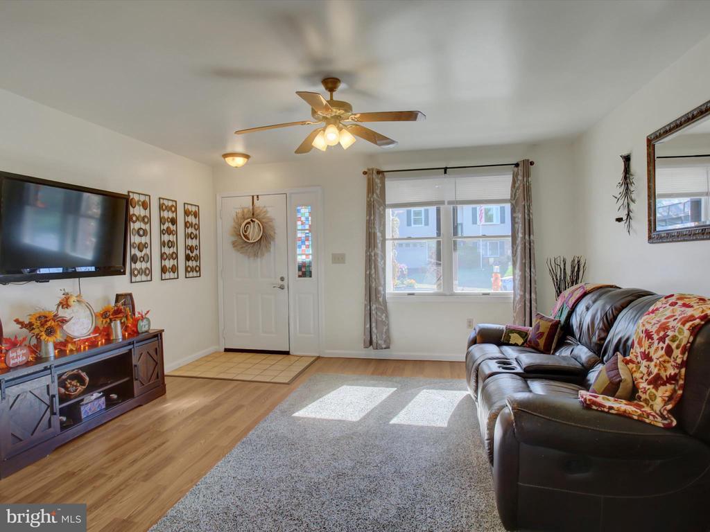 403 SUNNY DRIVE